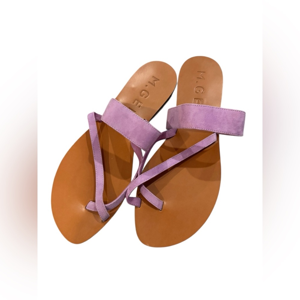 NEW ✨ M.Gemi Purple Suede Strap Sandals ✨
Size 9.5